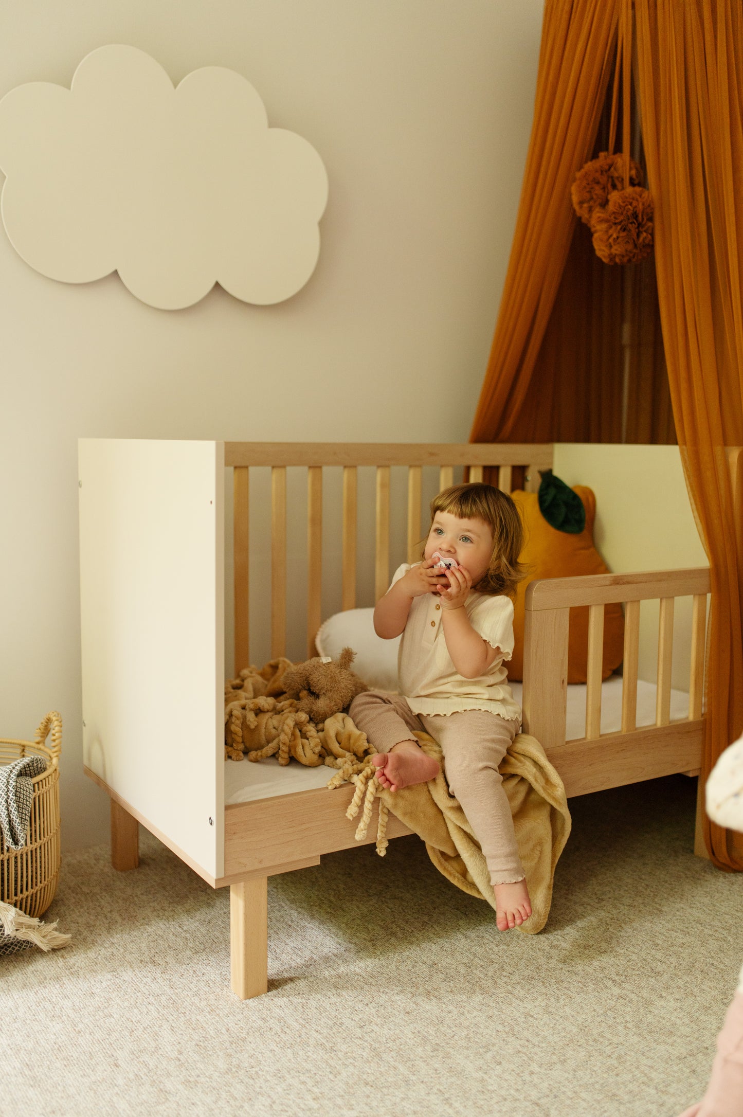 Crib Laura Champagne Collection 120x60 cm with the safety rail