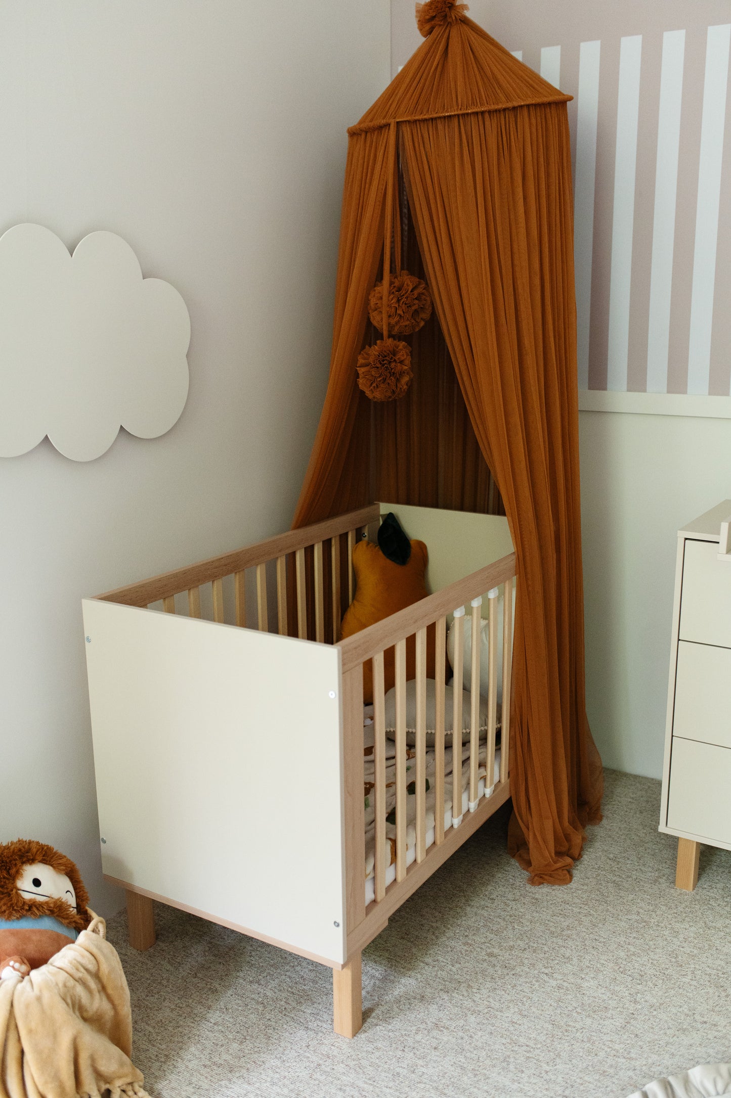 Crib Laura Champagne Collection 120x60 cm with the safety rail