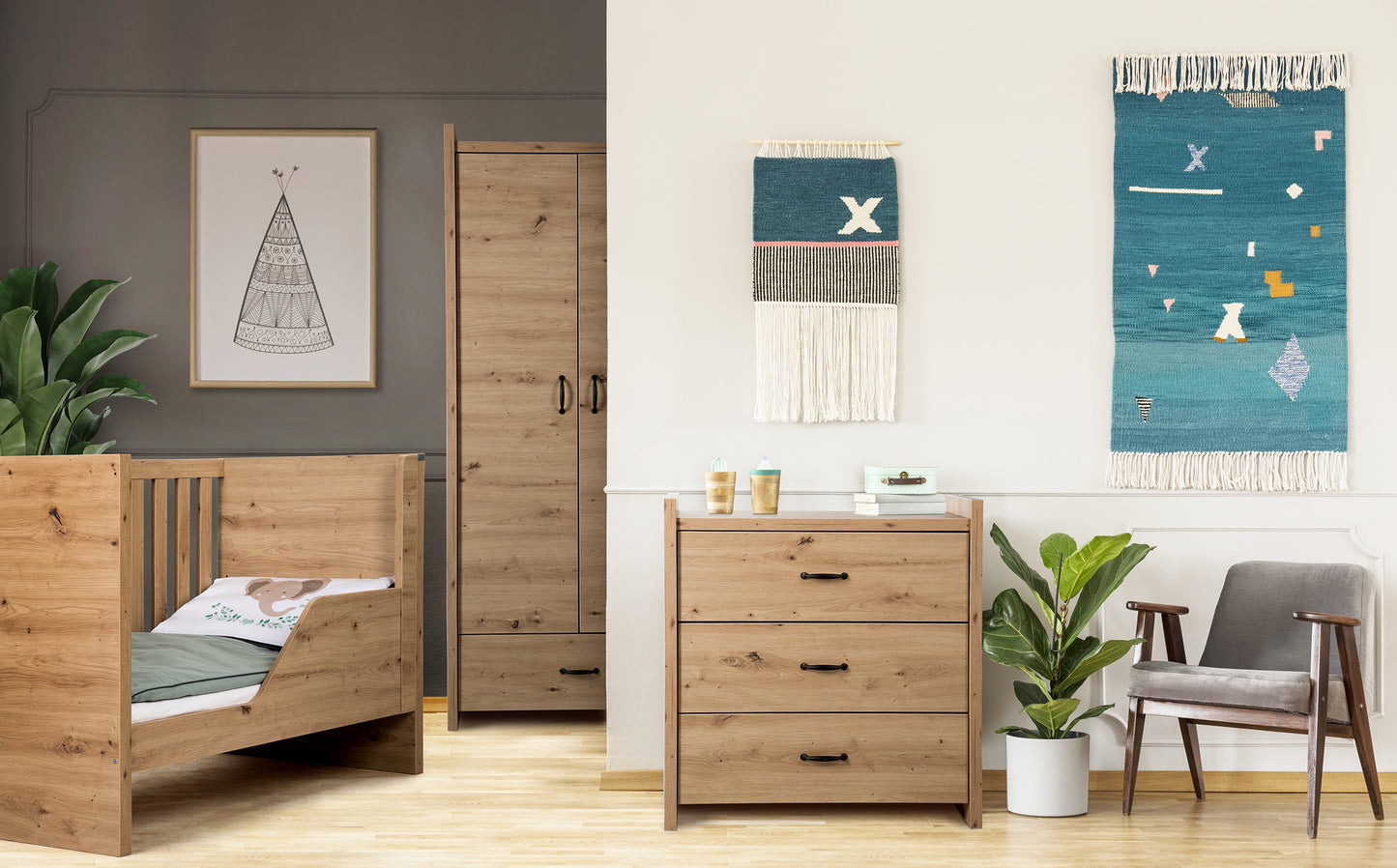 Chest of Drawers Amelia Oak Collection with Removable Changing Tray
