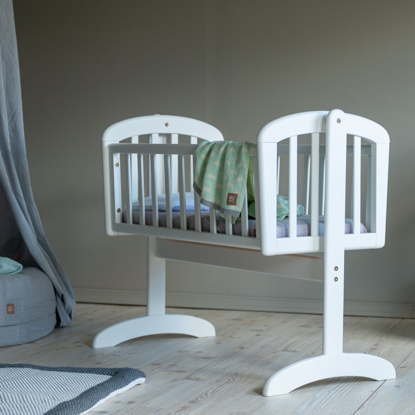 Swinging Crib Lux Collection