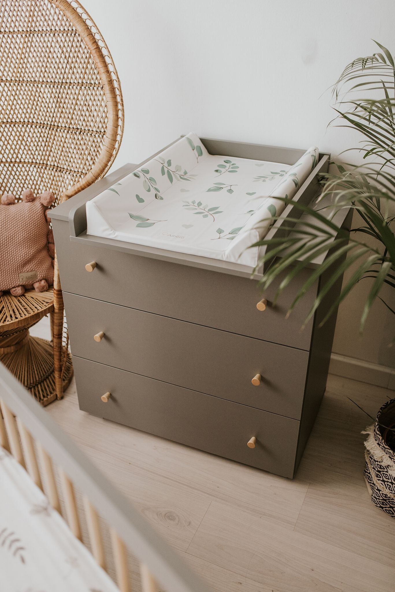 Chest of Drawers Pauline Collection with Removable Changing Tray